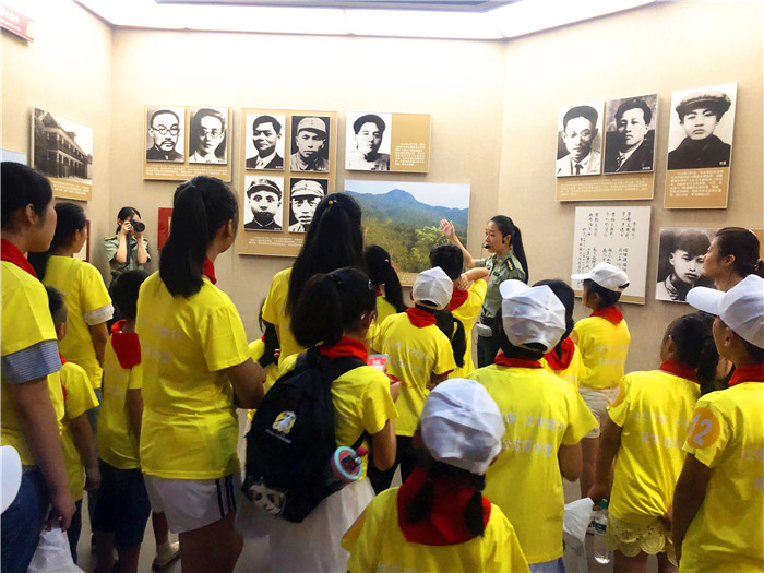 参观新四军 (2) 副本.jpg 参观新四军 (2) 副本.jpg