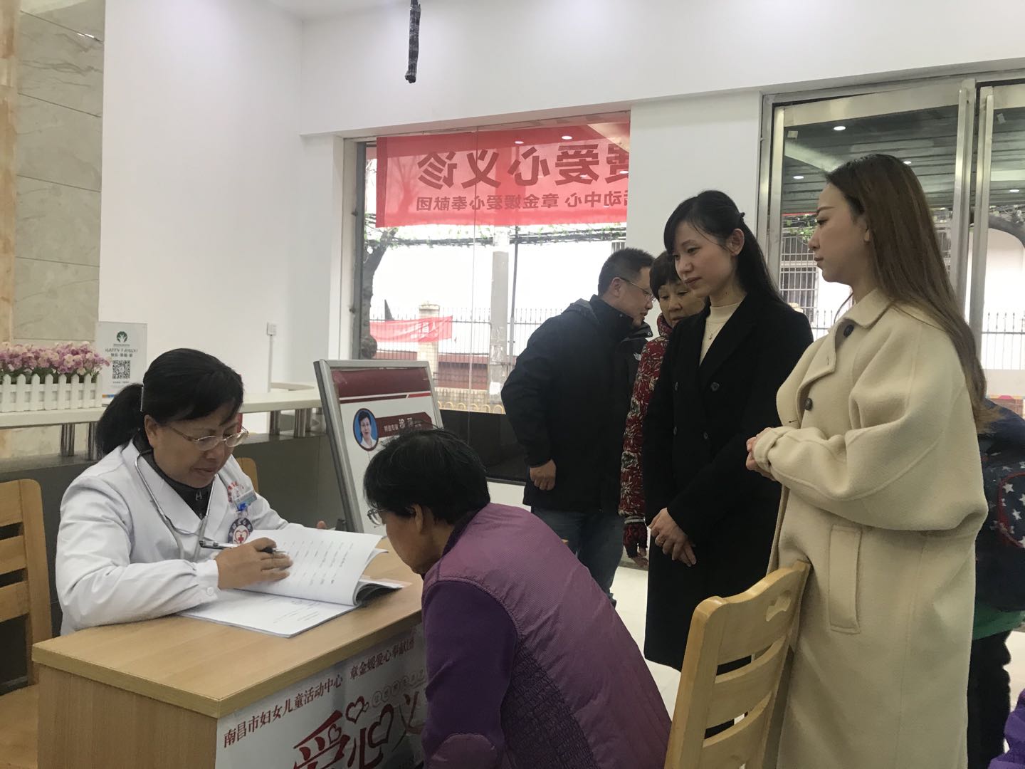 20191219 第六医院爱心义诊 (2).jpg 20191219 第六医院爱心义诊 (2).jpg