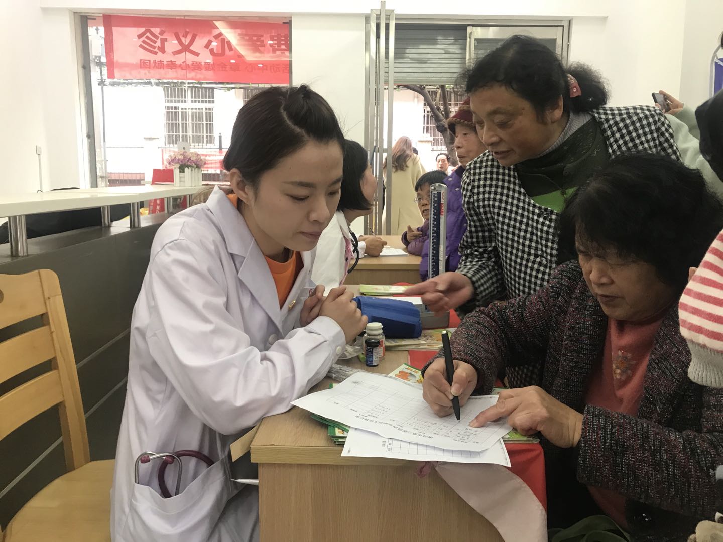 20191219 第六医院爱心义诊 (3).jpg 20191219 第六医院爱心义诊 (3).jpg