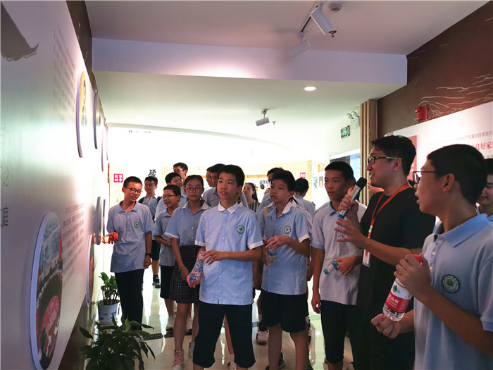 南昌市立德朝阳中学师生走进南昌市家风馆参观学习 1.jpg